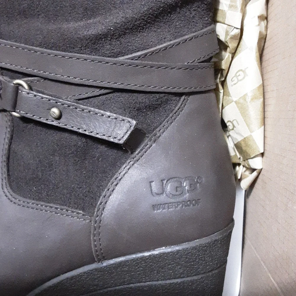 UGG Lesley Stout Women's 7 Brown Waterproof Suede Wedge Knee-High‎ Boots